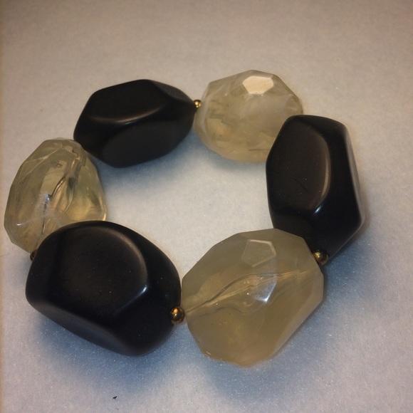 Black and Clear White Braclet - Picture 1 of 1